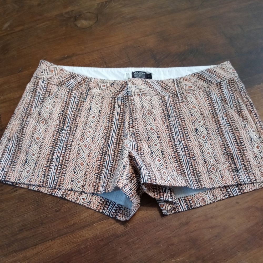 Volcom Short Shorts In Pattern Size 3 - image 8